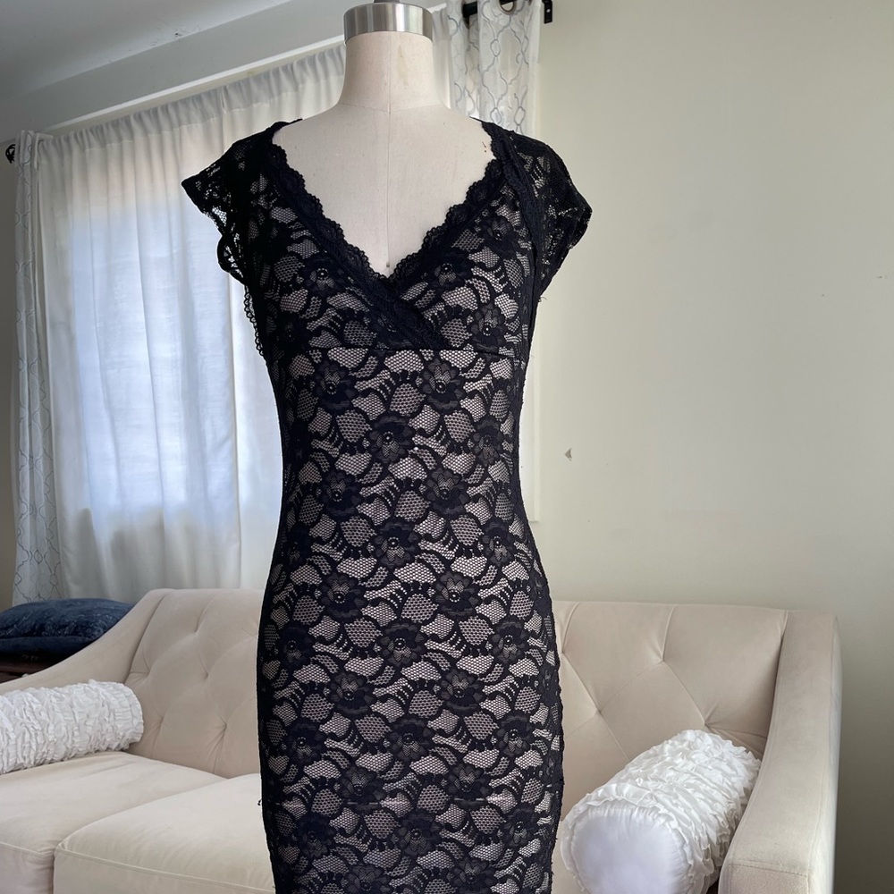Black lace body-con cocktail dress -S